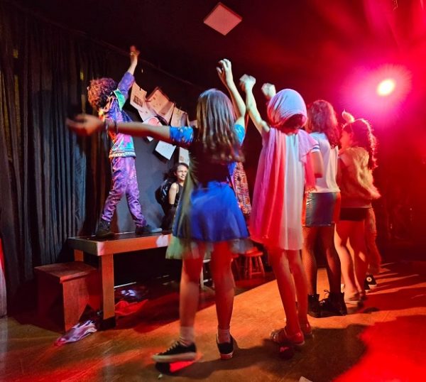 A importância do teatro para crianças e adolescentes