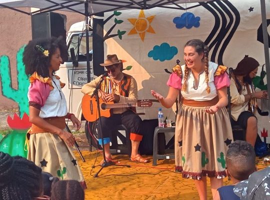 Kombi Cultural e a Caravana Cordelista passam por escolas